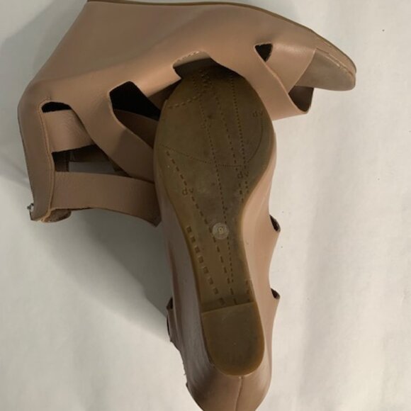Dolce Vita Taupe Leather Wedge W/Heel Zipper - Picture 6 of 6